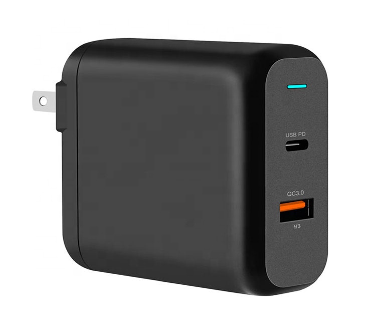 Fast Travel Type-C PD Wall Mounting USB Phone Charger with QC3.0 18W Output